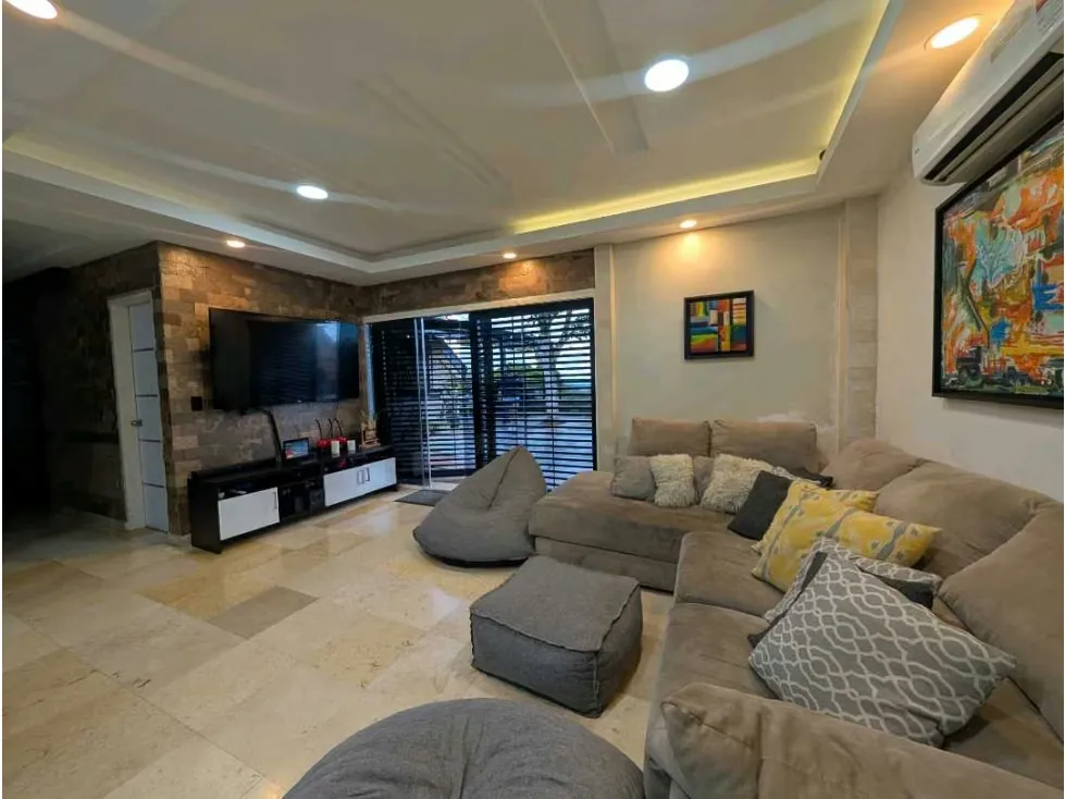 Venta de casa actualizada en Oripoto, Loma Alta, 900M2 - 14