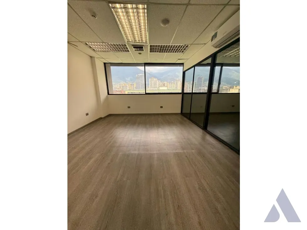 Se alquila oficina 90m2 Los Cortijos 6343 - 11
