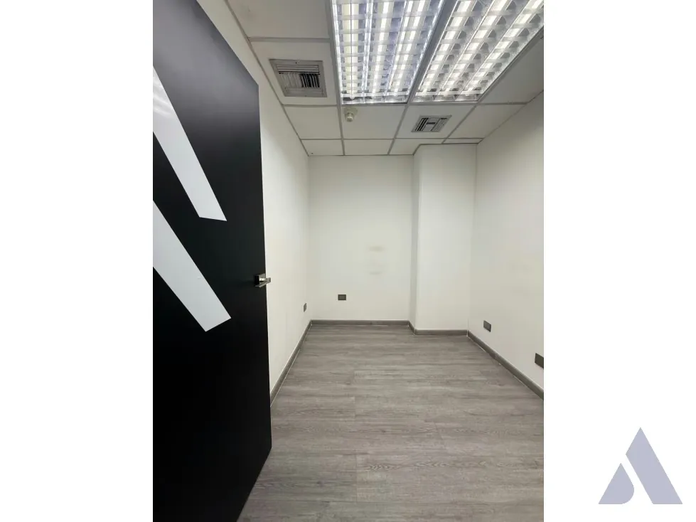 Se alquila oficina 90m2 Los Cortijos 6343 - 15