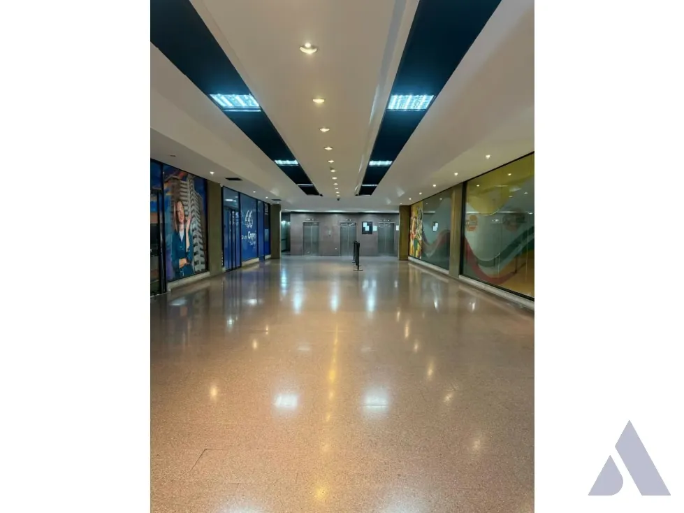 Se alquila oficina 90m2 Los Cortijos 6343 - 4