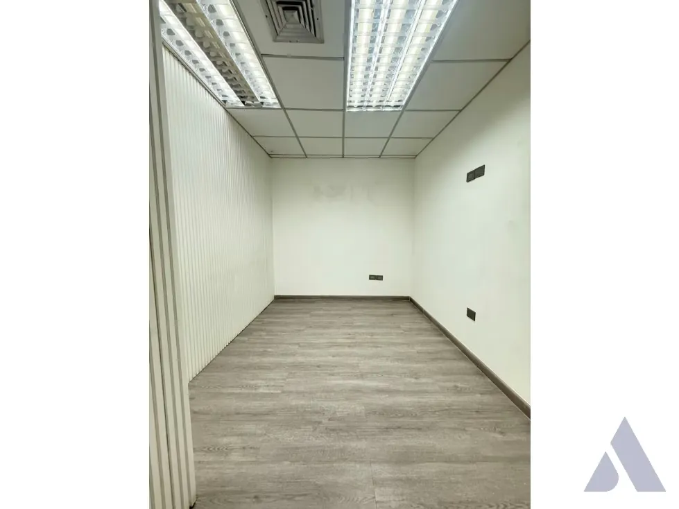 Se alquila oficina 90m2 Los Cortijos 6343 - 5