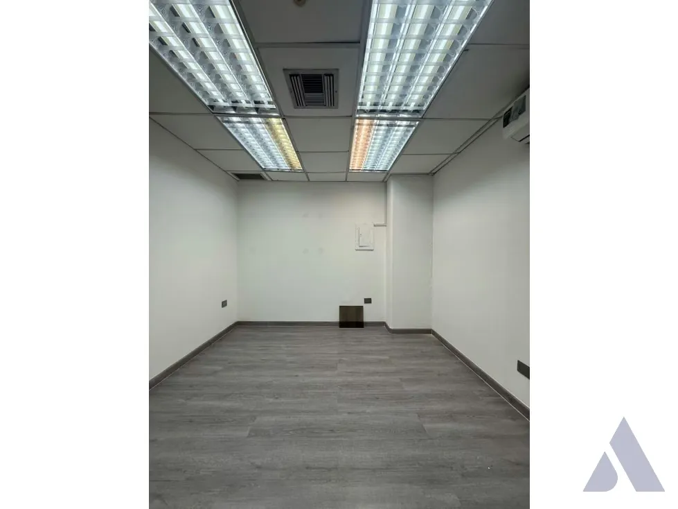 Se alquila oficina 90m2 Los Cortijos 6343 - 6