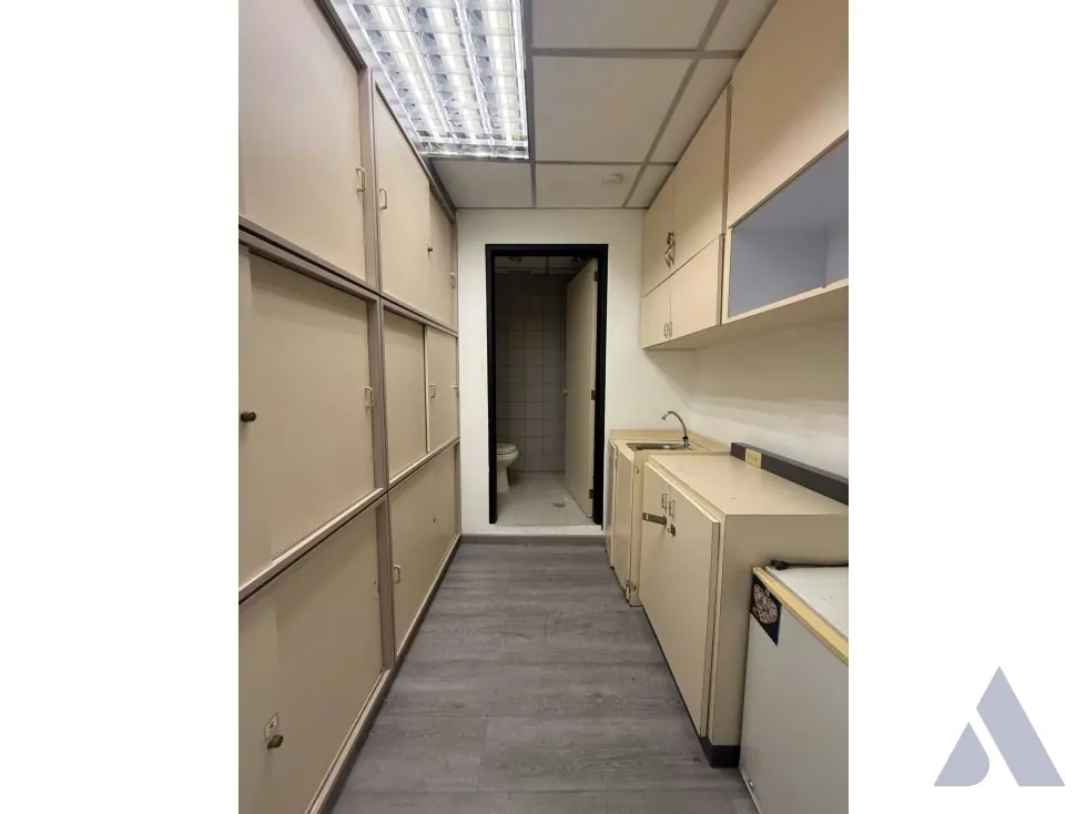 Se alquila oficina 90m2 Los Cortijos 6343 - 7