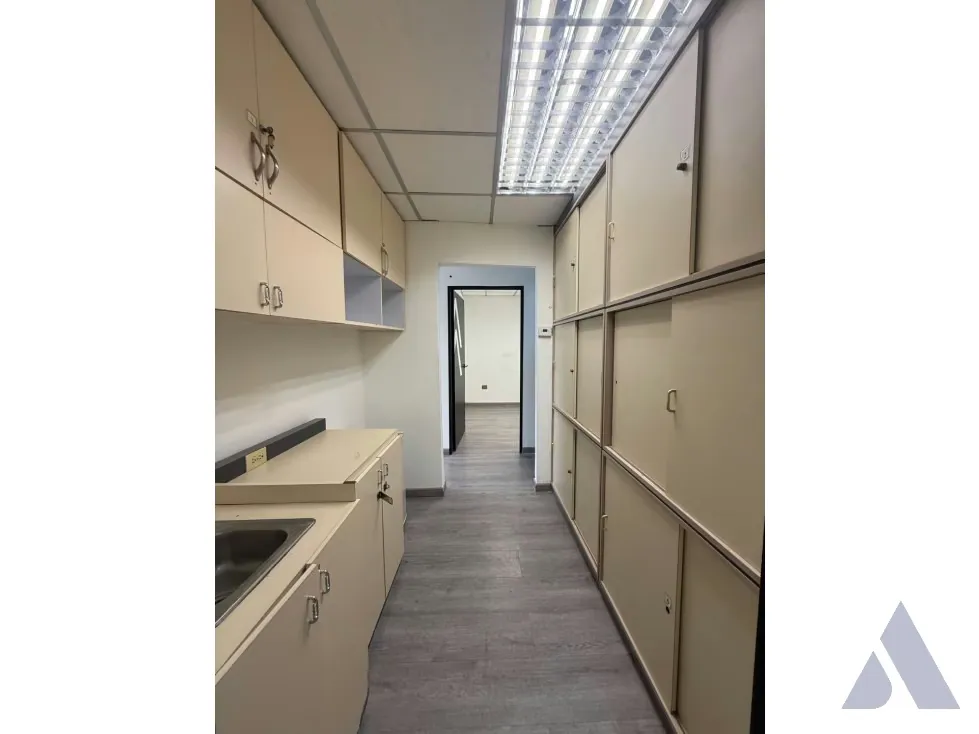 Se alquila oficina 90m2 Los Cortijos 6343 - 9