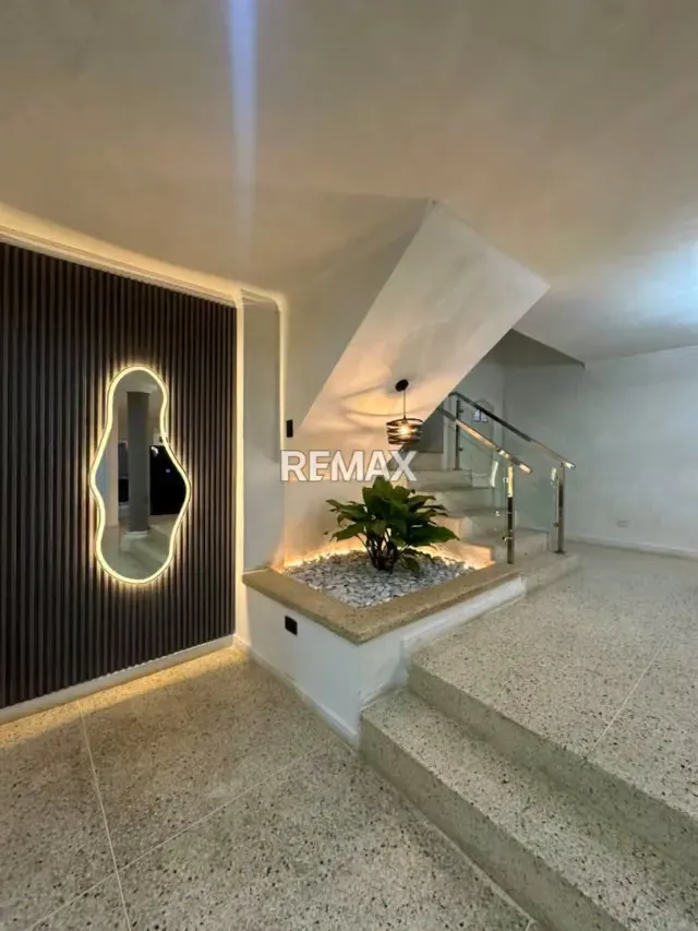 Exclusivo Townhouse en Villa Gueret: Confort, Seguridad y Estilo en 298 m² - 2