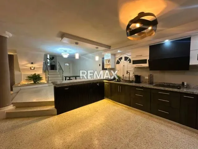 Exclusivo Townhouse en Villa Gueret: Confort, Seguridad y Estilo en 298 m² - 3