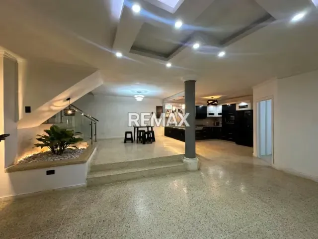 Exclusivo Townhouse en Villa Gueret: Confort, Seguridad y Estilo en 298 m² - 4