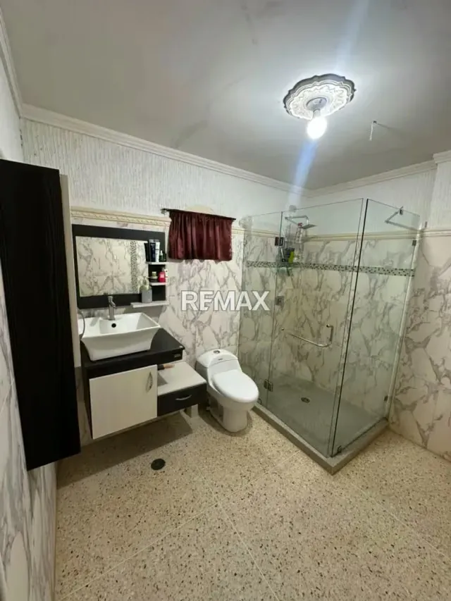 Exclusivo Townhouse en Villa Gueret: Confort, Seguridad y Estilo en 298 m² - 5