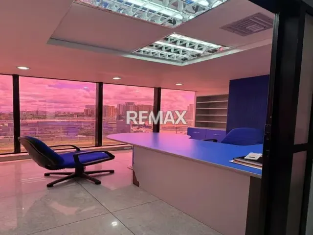EN ALQUILER HERMOSA OFICINA EQUIPADA EN LA TORRE MILENIUM - 11