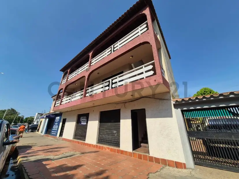 Estratégico Local Comercial a Pie de Calle Frente al Parque de los Enamorado
