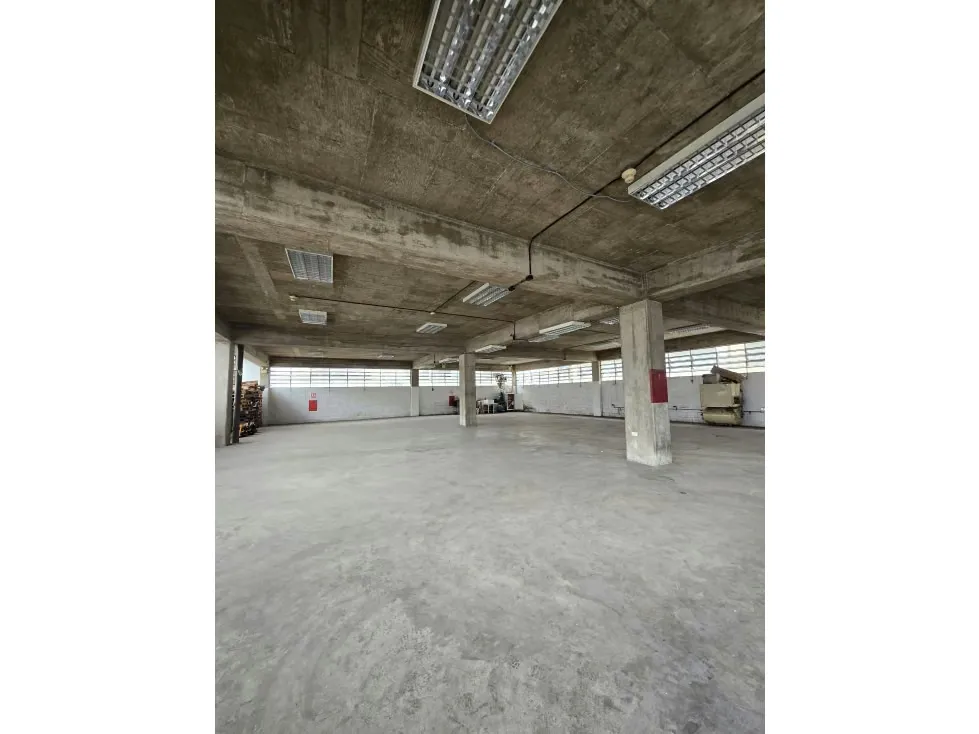 PISO INDUSTRIAL EN ALQUILER 366 M2- URB LEBRUN