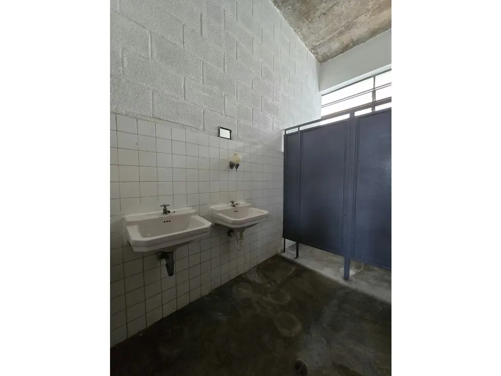 PISO INDUSTRIAL EN ALQUILER 366 M2- URB LEBRUN - 4