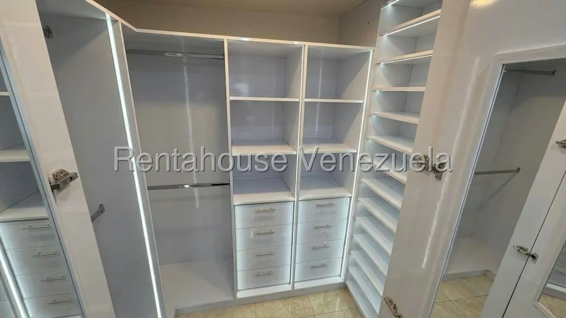 Townhouse (Duplex) en Venta en La Rosa, Miranda - 28