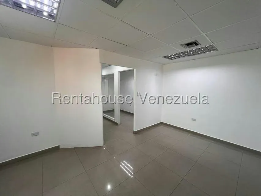 Oficina en Alquiler en Zona Este, Lara - 12
