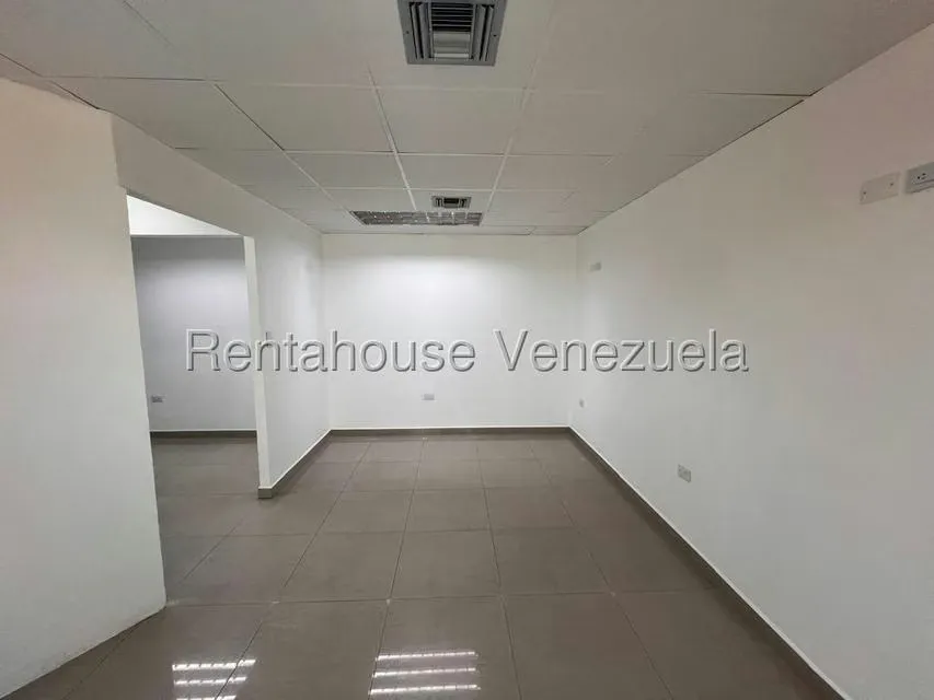 Oficina en Alquiler en Zona Este, Lara - 13