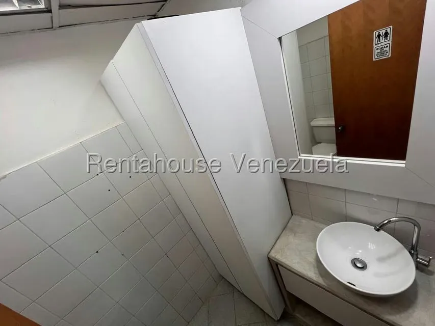 Oficina en Alquiler en Zona Este, Lara - 15
