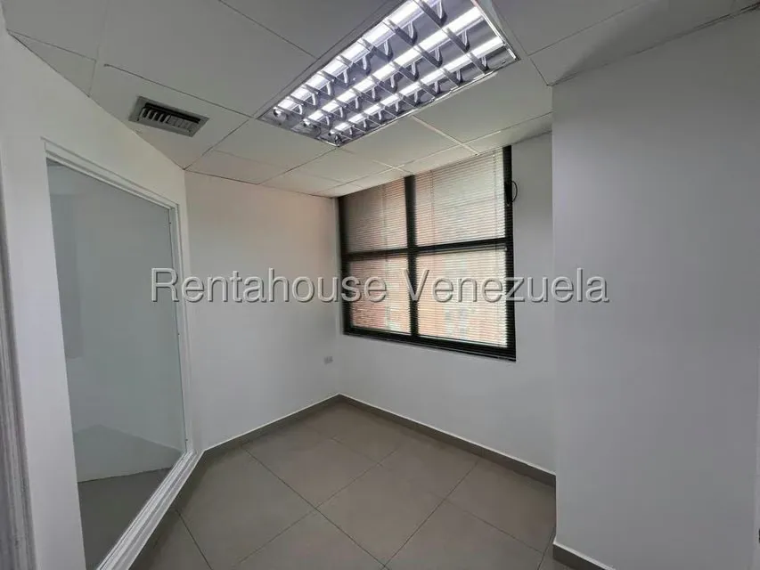 Oficina en Alquiler en Zona Este, Lara - 8
