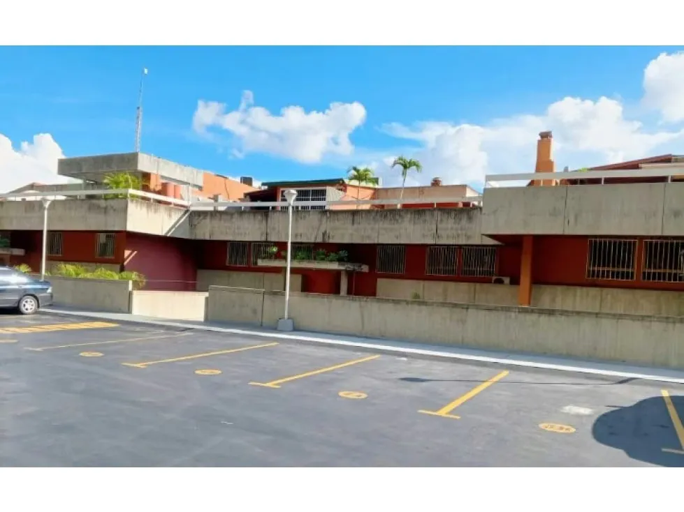 Vendo PB remodelada con vista 395m2 6hab 5b 3p Los Naranjos 0194 - 64