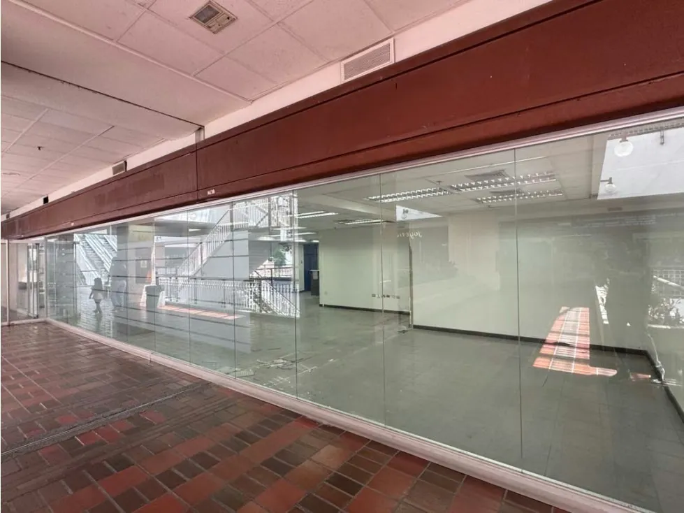En Venta Local Comercial Galerías Prados del Este. Baruta - Caracas