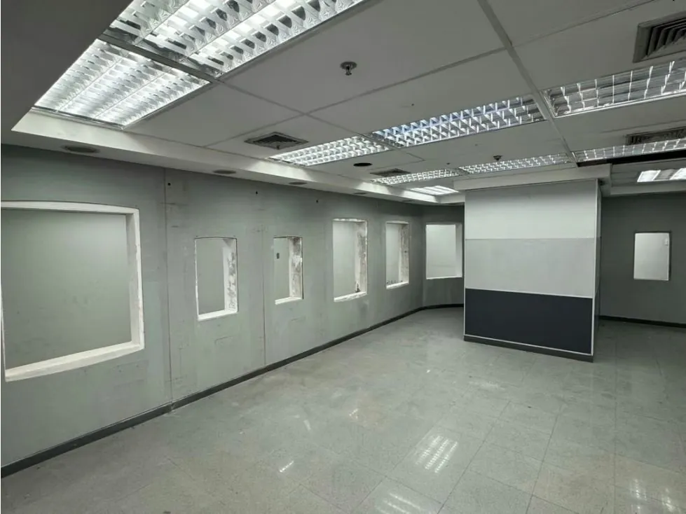 En Venta Local Comercial Galerías Prados del Este. Baruta - Caracas - 2