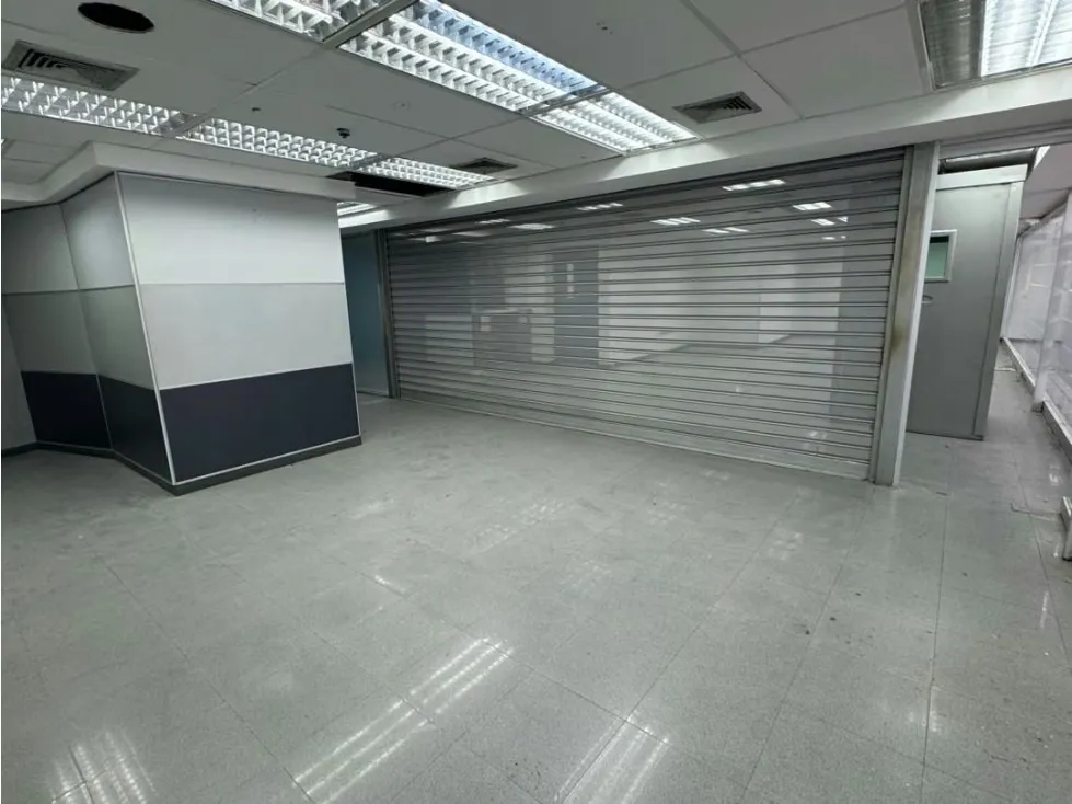 En Venta Local Comercial Galerías Prados del Este. Baruta - Caracas - 14