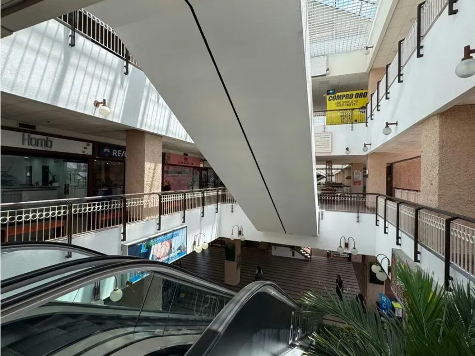 En Venta Local Comercial Galerías Prados del Este. Baruta - Caracas - 16