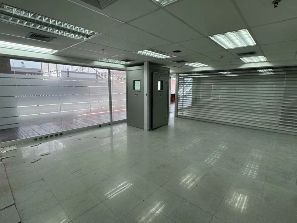 En Venta Local Comercial Galerías Prados del Este. Baruta - Caracas - 5