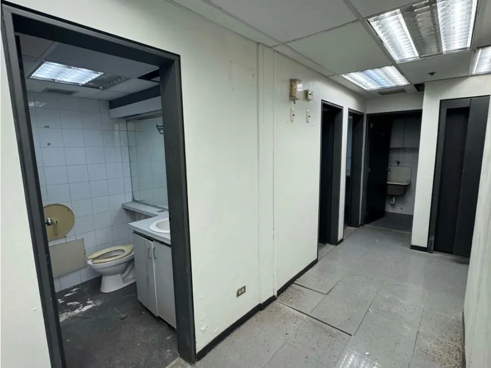En Venta Local Comercial Galerías Prados del Este. Baruta - Caracas - 7