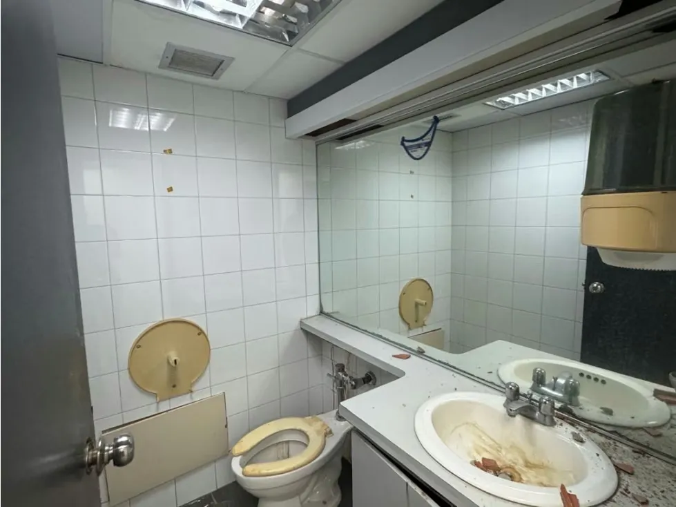 En Venta Local Comercial Galerías Prados del Este. Baruta - Caracas - 8