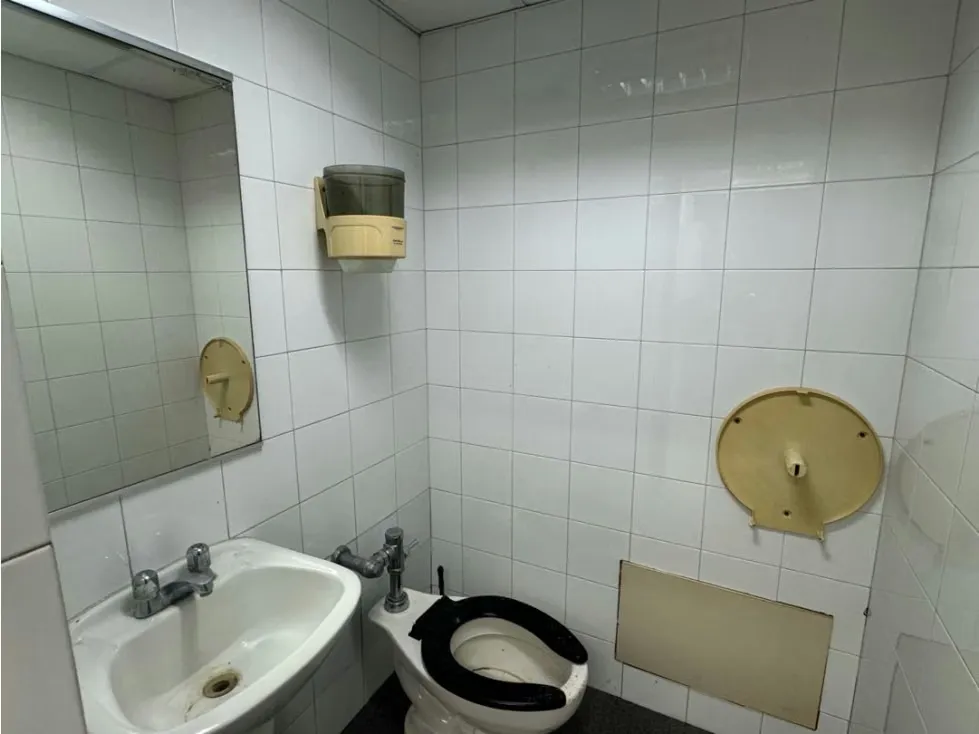 En Venta Local Comercial Galerías Prados del Este. Baruta - Caracas - 9