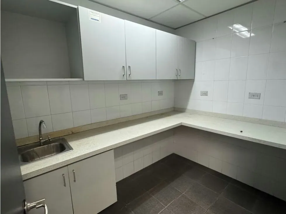 En Venta Local Comercial Galerías Prados del Este. Baruta - Caracas - 10