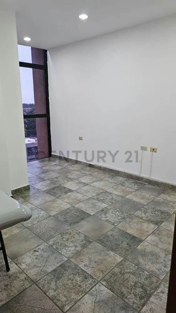 Alquiler Local C.C. El Timón Lecheria, 11 cubículos versatiles para tu negocio - 11