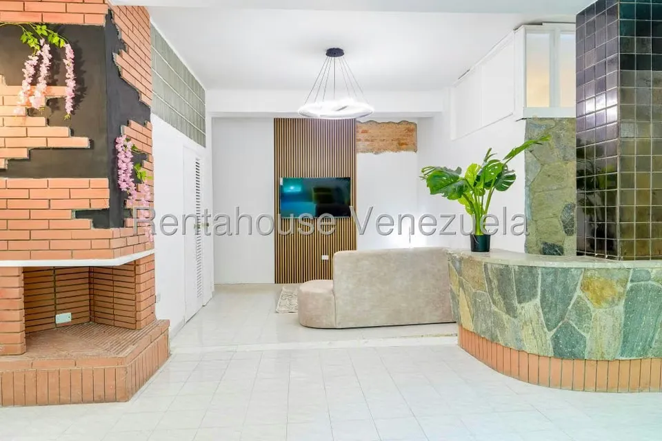 Apartamento (1 Nivel) en Venta en Los Dos Caminos, Distrito Metropolitano - 2