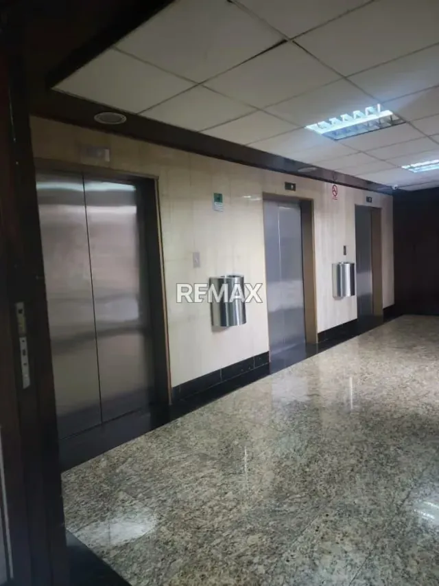 ALQUILER DE OFICINA EN LOS RUICES, CARACAS. - 11