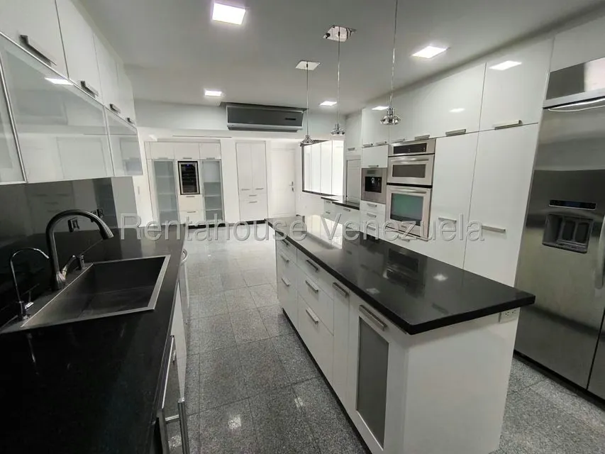 Apartamento (Duplex) en Alquiler en Lomas de La Lagunita, Distrito Metropolitano - 11