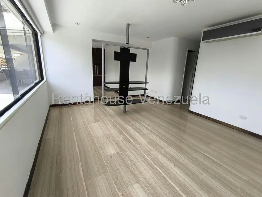 Apartamento (Duplex) en Alquiler en Lomas de La Lagunita, Distrito Metropolitano - 28