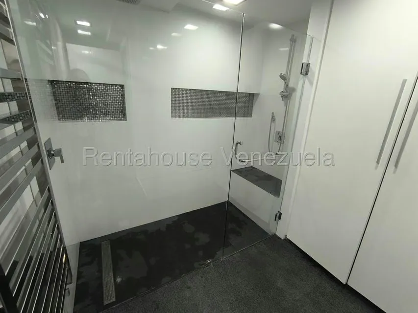 Apartamento (Duplex) en Alquiler en Lomas de La Lagunita, Distrito Metropolitano - 36