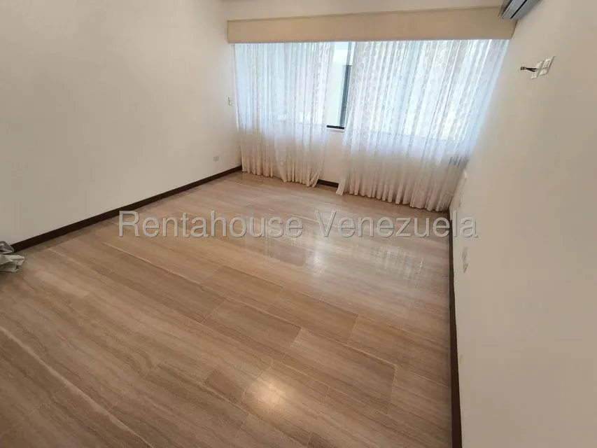 Apartamento (Duplex) en Alquiler en Lomas de La Lagunita, Distrito Metropolitano - 38