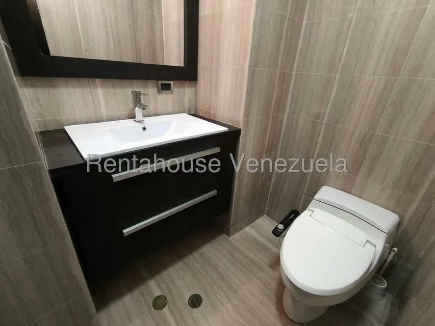 Apartamento (Duplex) en Alquiler en Lomas de La Lagunita, Distrito Metropolitano - 8