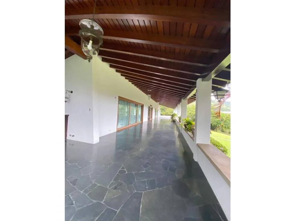 Se vende casa colonial + terreno Los Chorros 9.000m² - 2