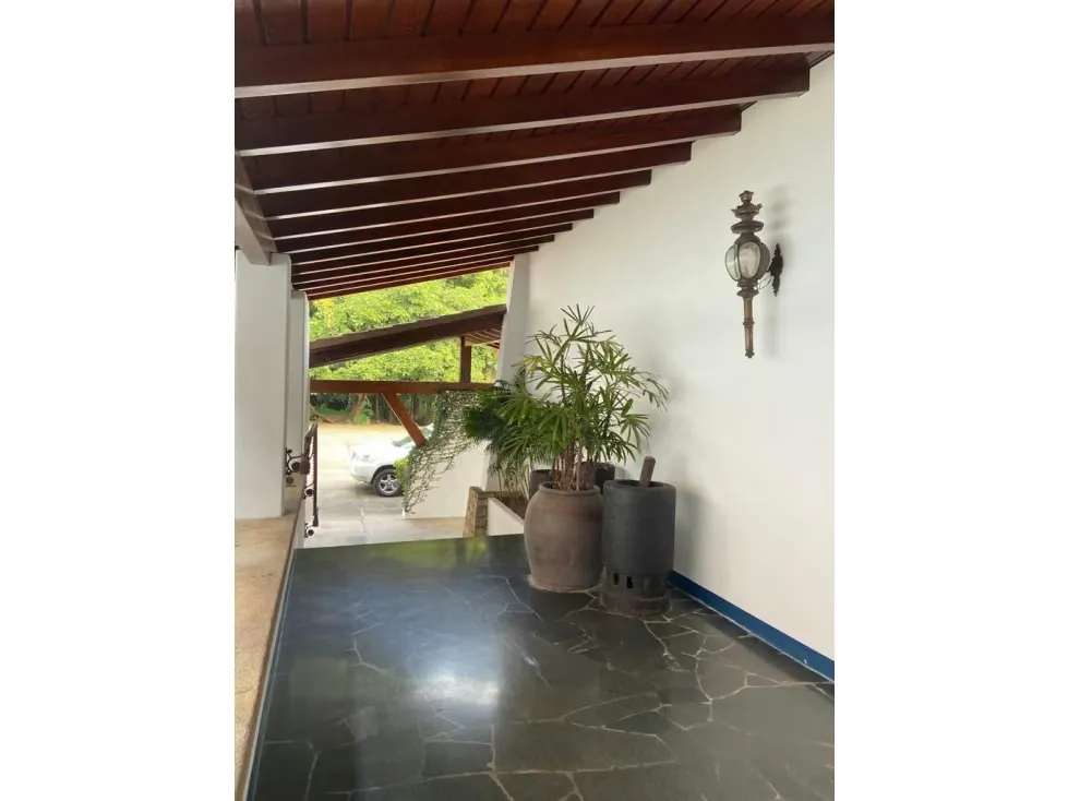 Se vende casa colonial + terreno Los Chorros 9.000m² - 4