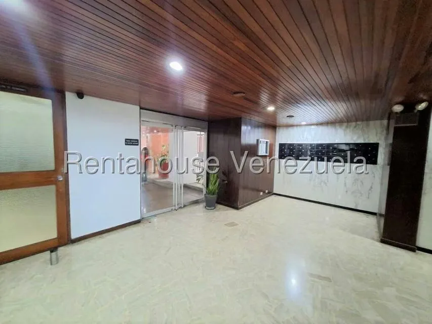 Apartamento (1 Nivel) en Venta en La Florida, Distrito Metropolitano - 4