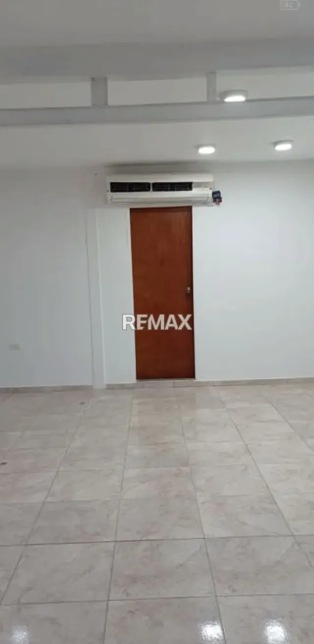 Alquilo local comercial excelente ubicación centro Barquisimeto - 2