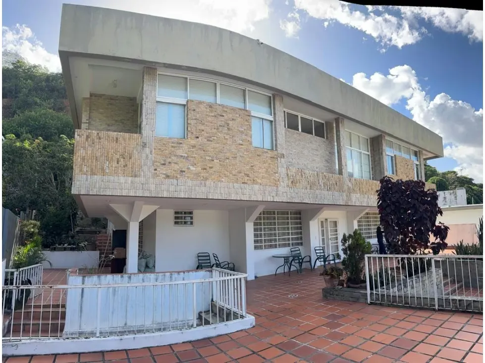 Se VENDE Casa de 500m²C.-6H+6.5B+7P+Trz.-Cumbres de Curumo-RC