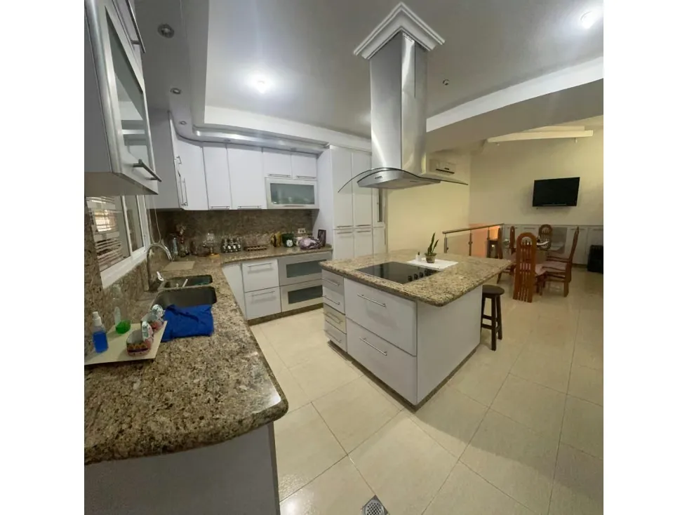 Se VENDE Casa de 500m²C.-6H+6.5B+7P+Trz.-Cumbres de Curumo-RC - 12