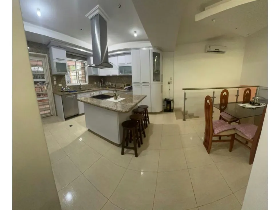 Se VENDE Casa de 500m²C.-6H+6.5B+7P+Trz.-Cumbres de Curumo-RC - 14