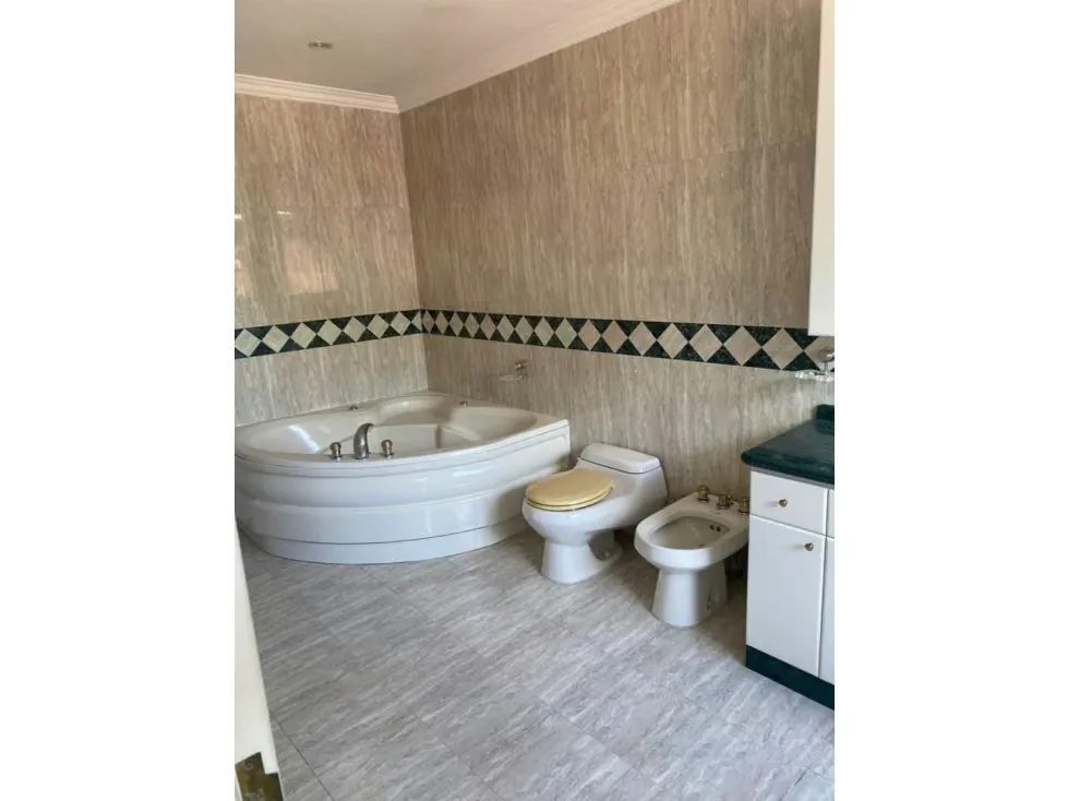 Vendo penthouse 450m2 10h/9b/5p Urbanización Miranda 8432 - 12