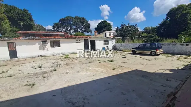 En venta amplio casa a remodelar en Urb. Guaparo calle cerrada - 7