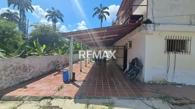 En venta amplio casa a remodelar en Urb. Guaparo calle cerrada - 9