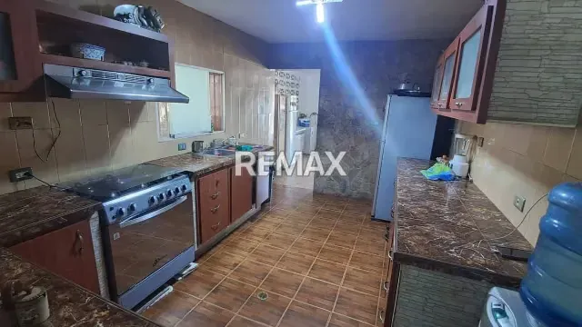 En venta amplio casa a remodelar en Urb. Guaparo calle cerrada - 10